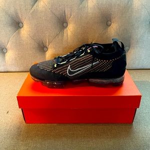 Women Air VaporMax : Size 10. Brand new, never worn and with the original box!